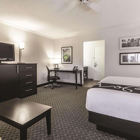La Quinta By Wyndham Cleveland - Airport North Ξενοδοχείο Εξωτερικό φωτογραφία