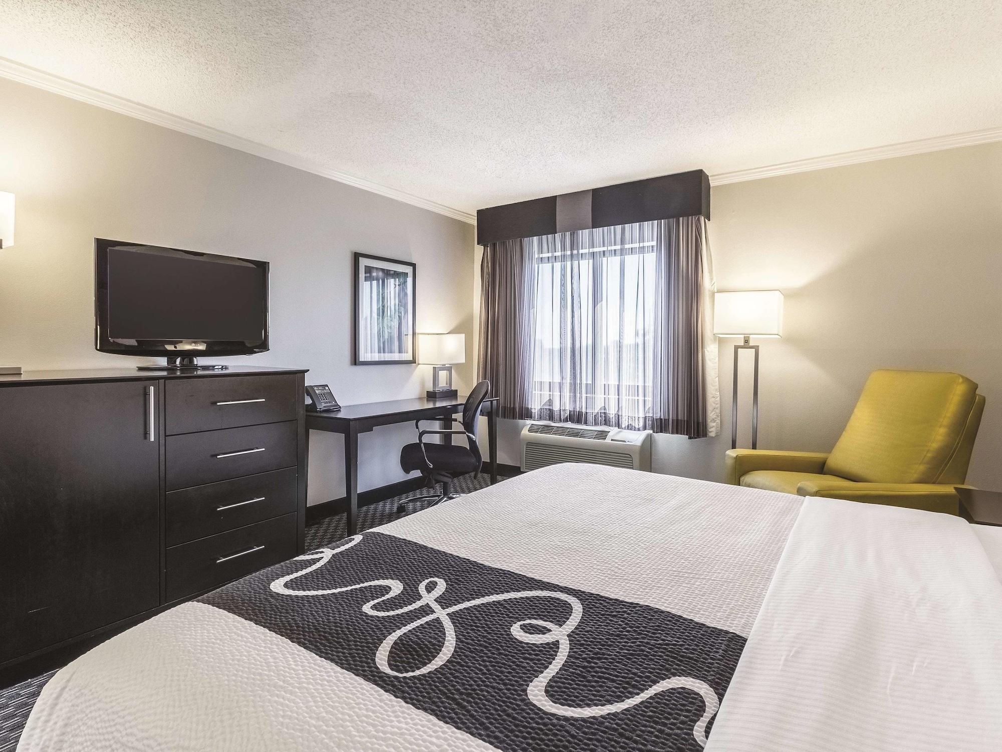 La Quinta By Wyndham Cleveland - Airport North Ξενοδοχείο Εξωτερικό φωτογραφία