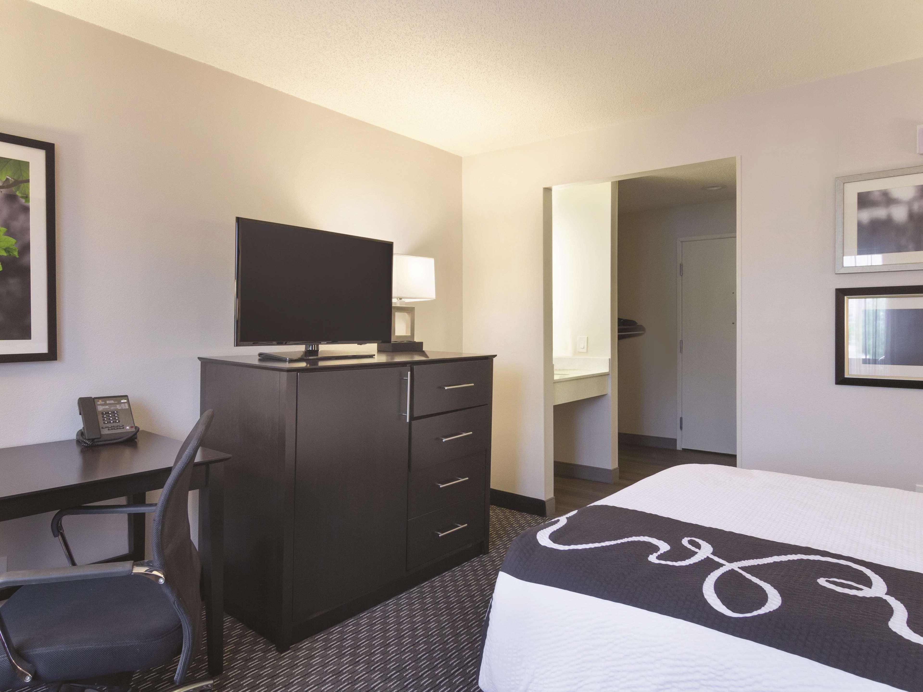 La Quinta By Wyndham Cleveland - Airport North Ξενοδοχείο Εξωτερικό φωτογραφία