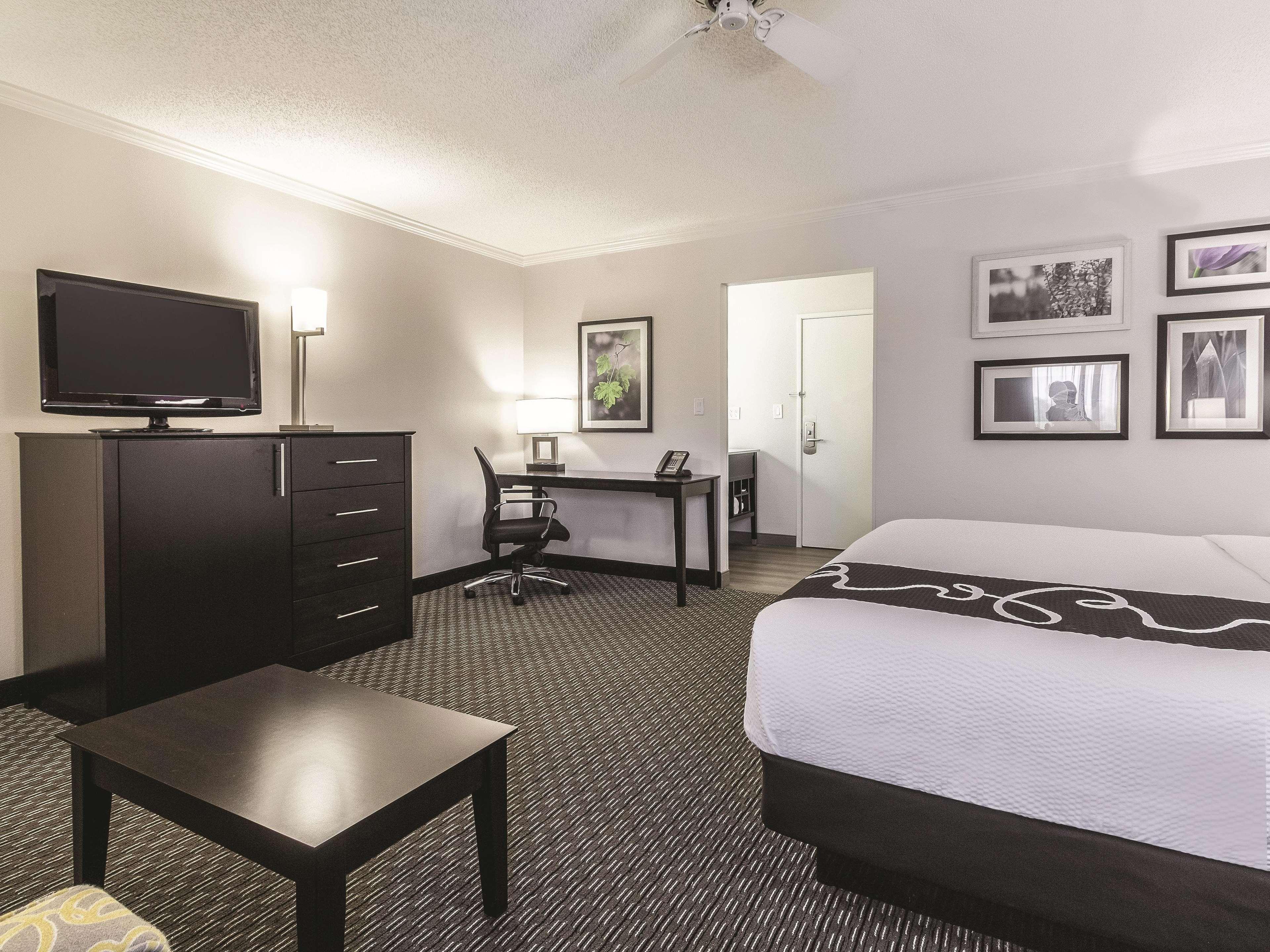 La Quinta By Wyndham Cleveland - Airport North Ξενοδοχείο Εξωτερικό φωτογραφία