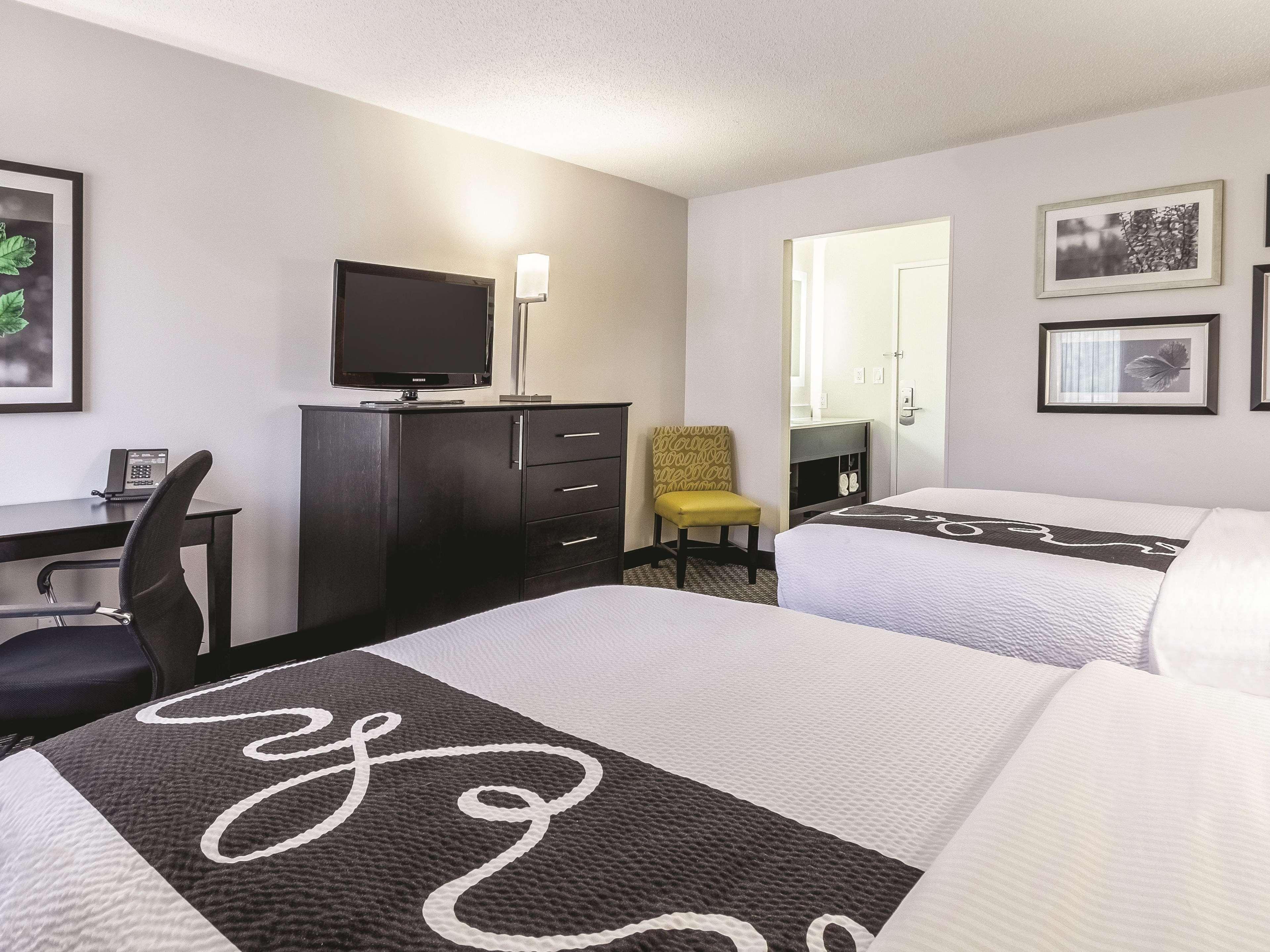 La Quinta By Wyndham Cleveland - Airport North Ξενοδοχείο Εξωτερικό φωτογραφία