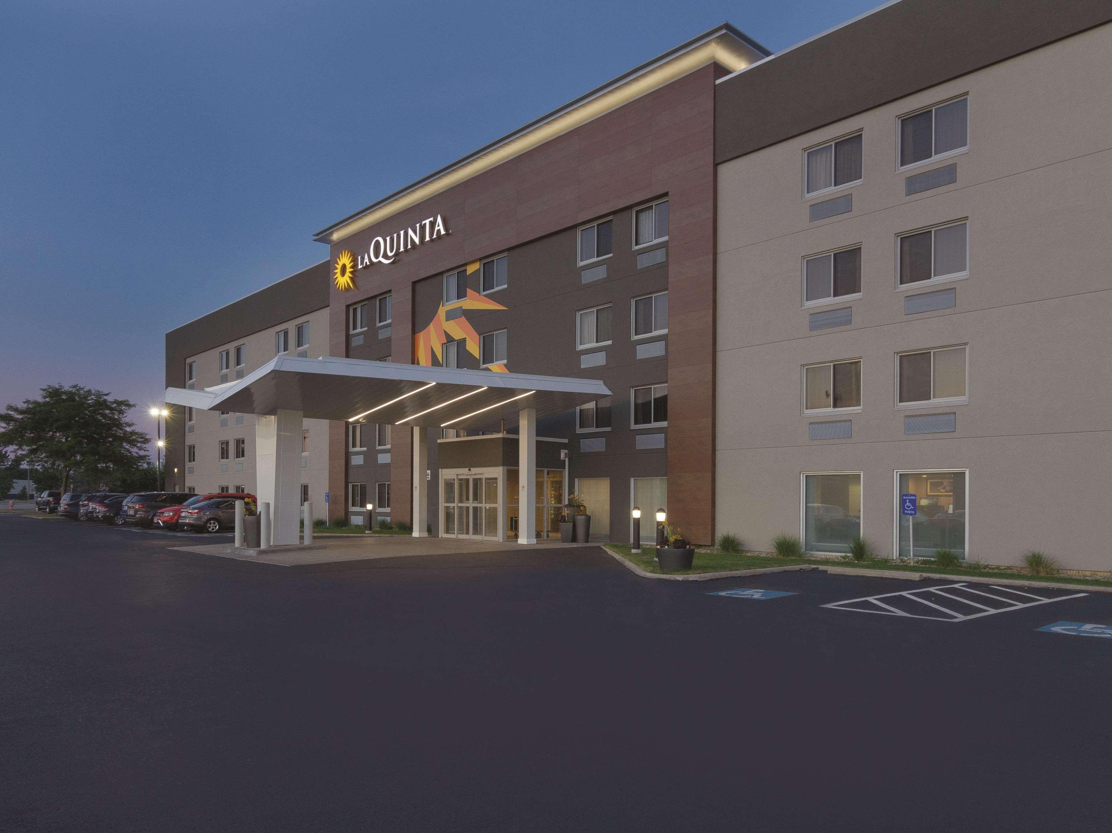 La Quinta By Wyndham Cleveland - Airport North Ξενοδοχείο Εξωτερικό φωτογραφία