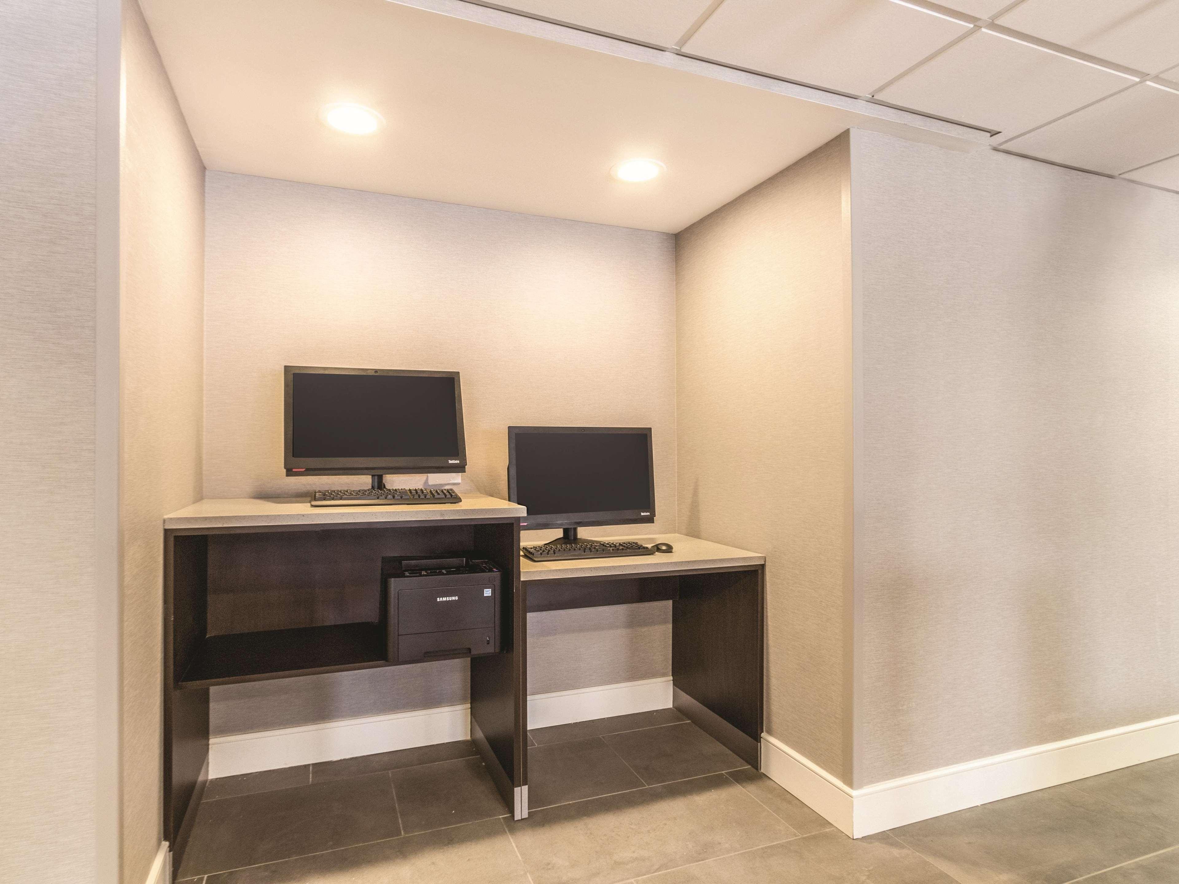 La Quinta By Wyndham Cleveland - Airport North Ξενοδοχείο Εξωτερικό φωτογραφία